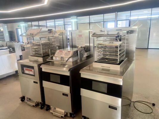 High Productivity Smart Touch Panel PFE-2000 With 55L Capacity And 17KW Power Electric Pressure Fryer